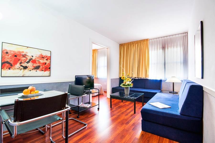 Apartamentos Descartes Barcelona Bagian luar foto