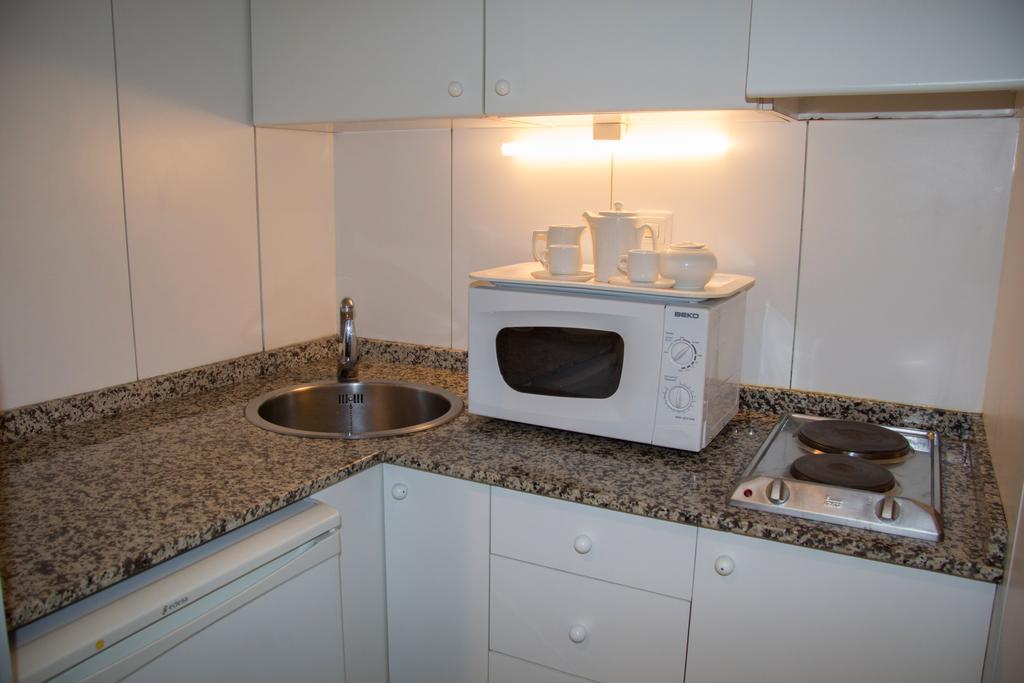 Apartamentos Descartes Barcelona Bagian luar foto