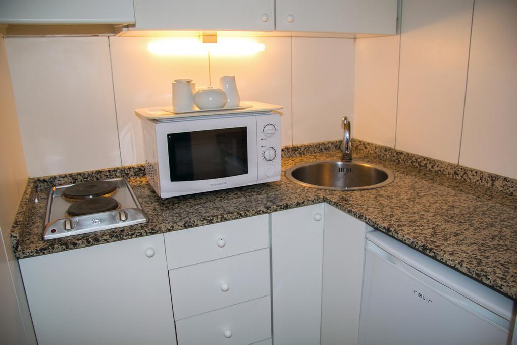 Apartamentos Descartes Barcelona Ruang foto