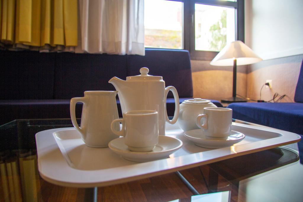Apartamentos Descartes Barcelona Bagian luar foto