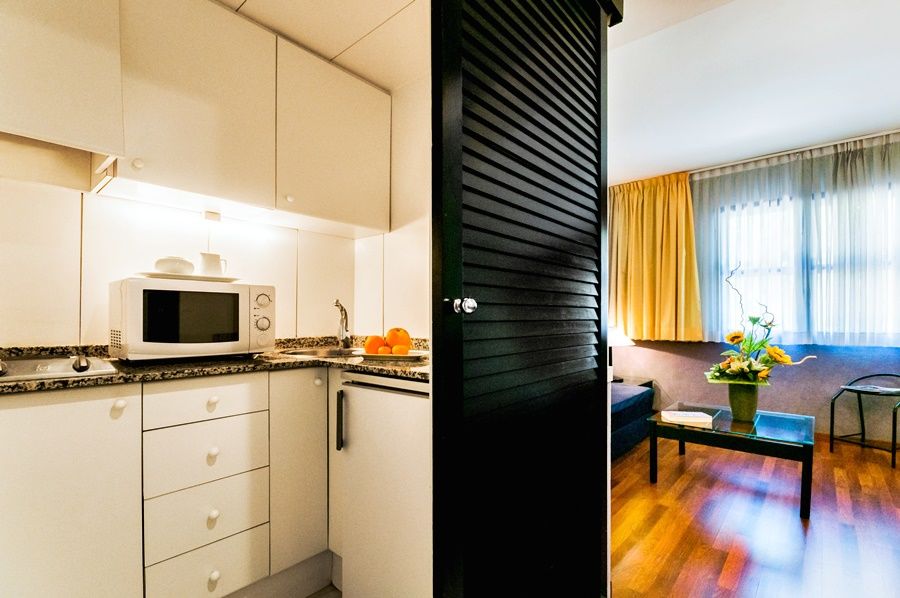Apartamentos Descartes Barcelona Bagian luar foto