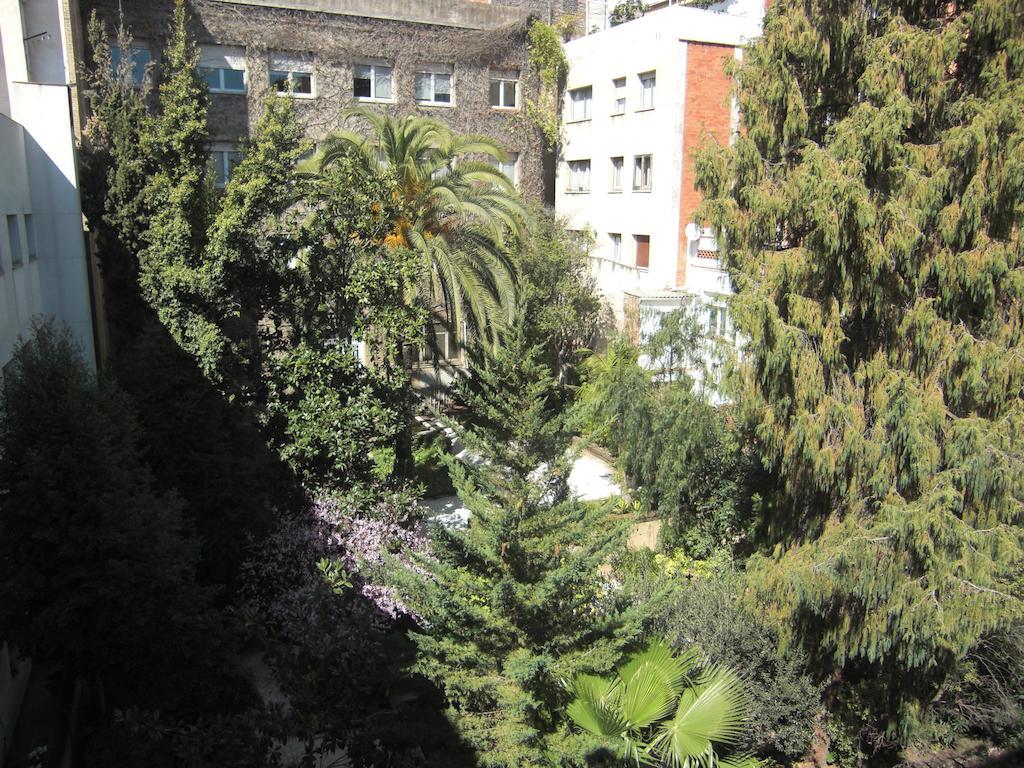 Apartamentos Descartes Barcelona Bagian luar foto
